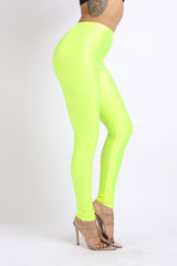 High Waisted shiny nylon leggings in Plus Size