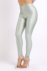 High Waisted shiny nylon leggings in Plus Size