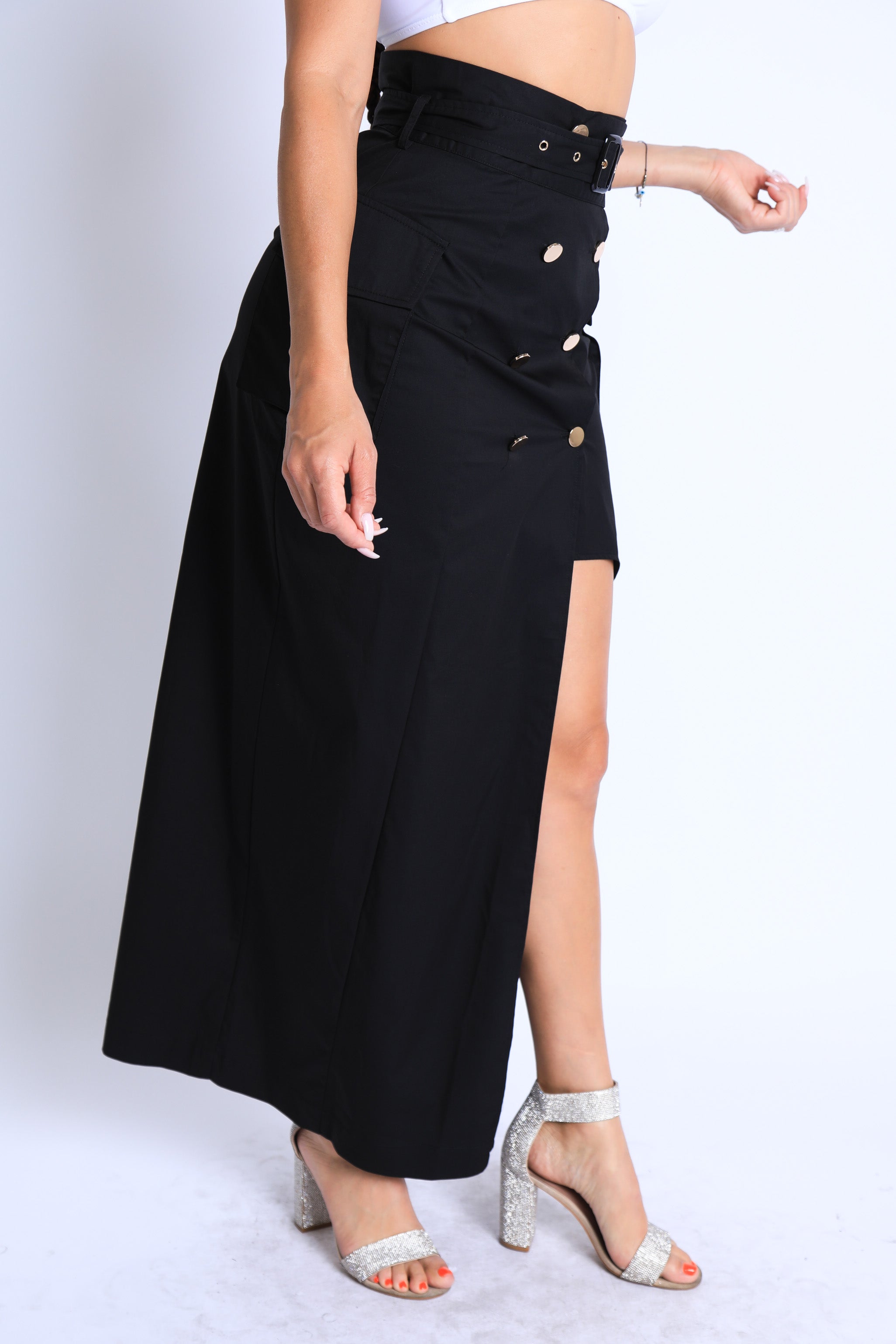 Trench Maxi skirt with high slit with button detail