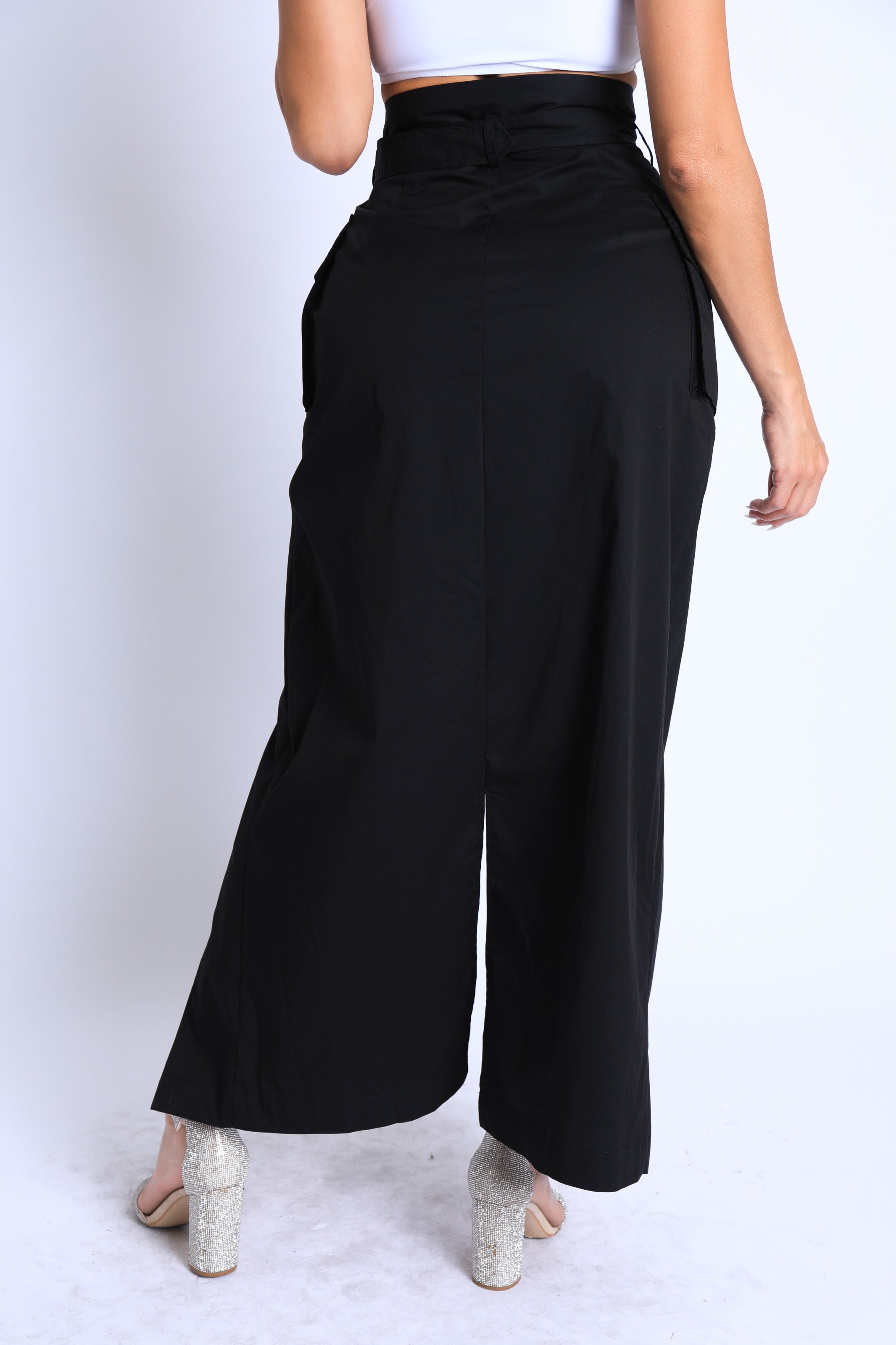 Trench Maxi skirt with high slit with button detail