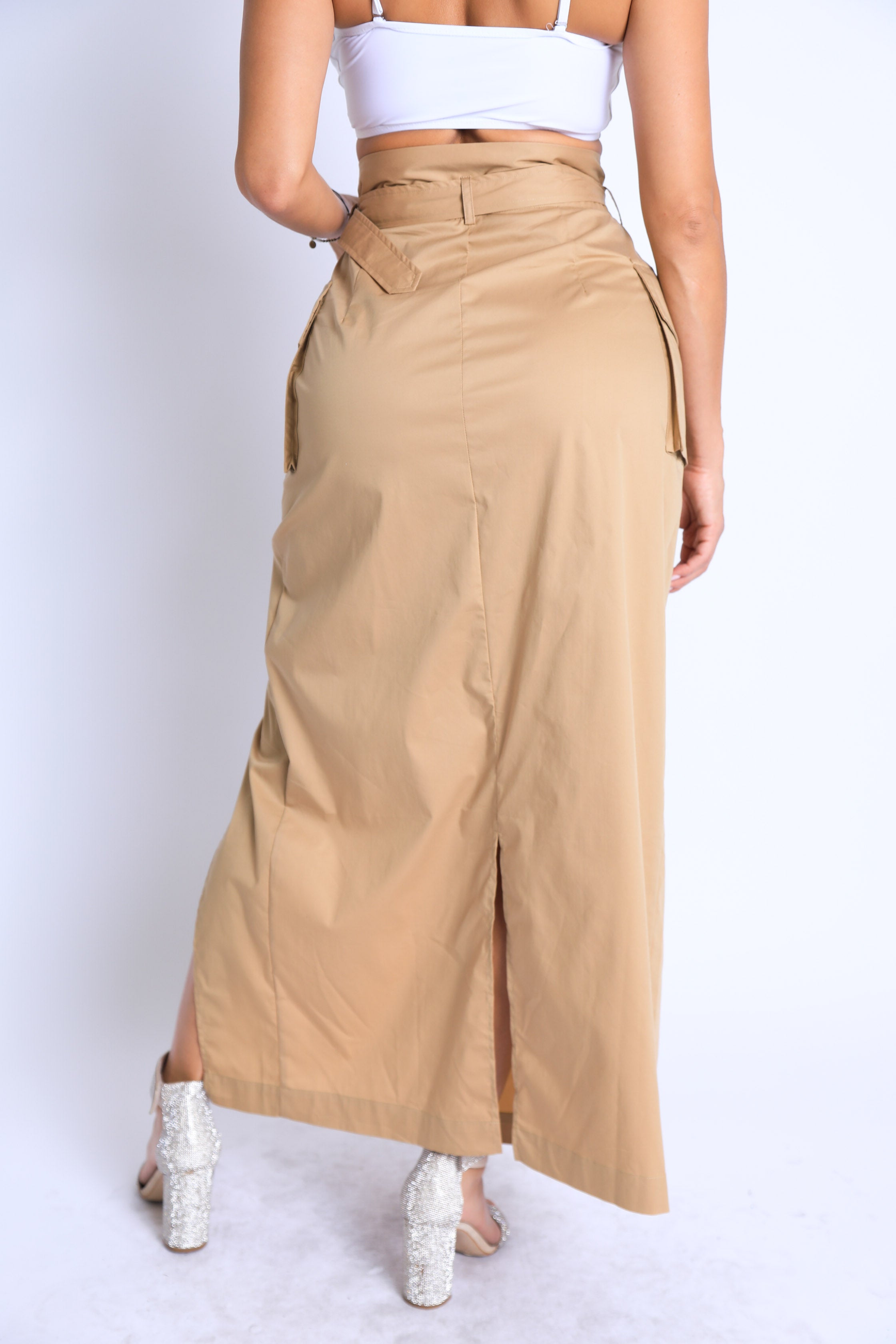 Trench Maxi skirt with high slit with button detail