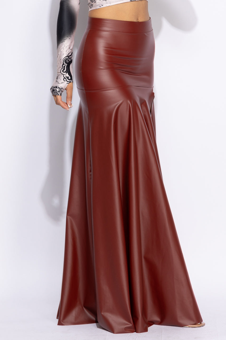 Matte PU maxi skirt with high slit